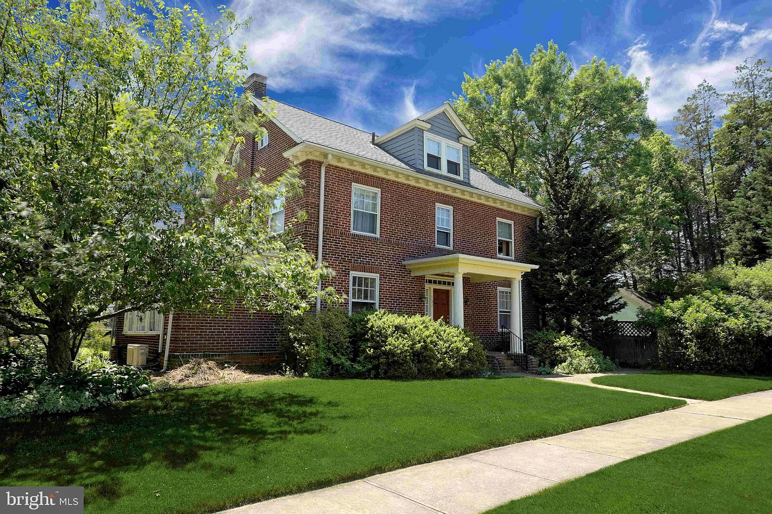 121 Kensington Ave photo 1