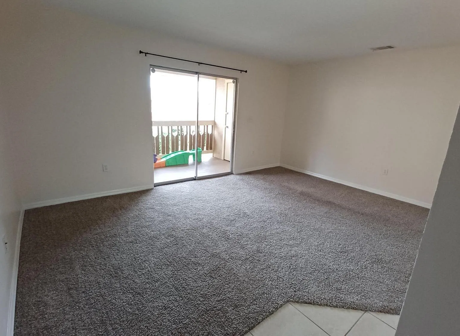 3 bed, 2.0 bath, 1094 sqft, $1,600 — Photo 2