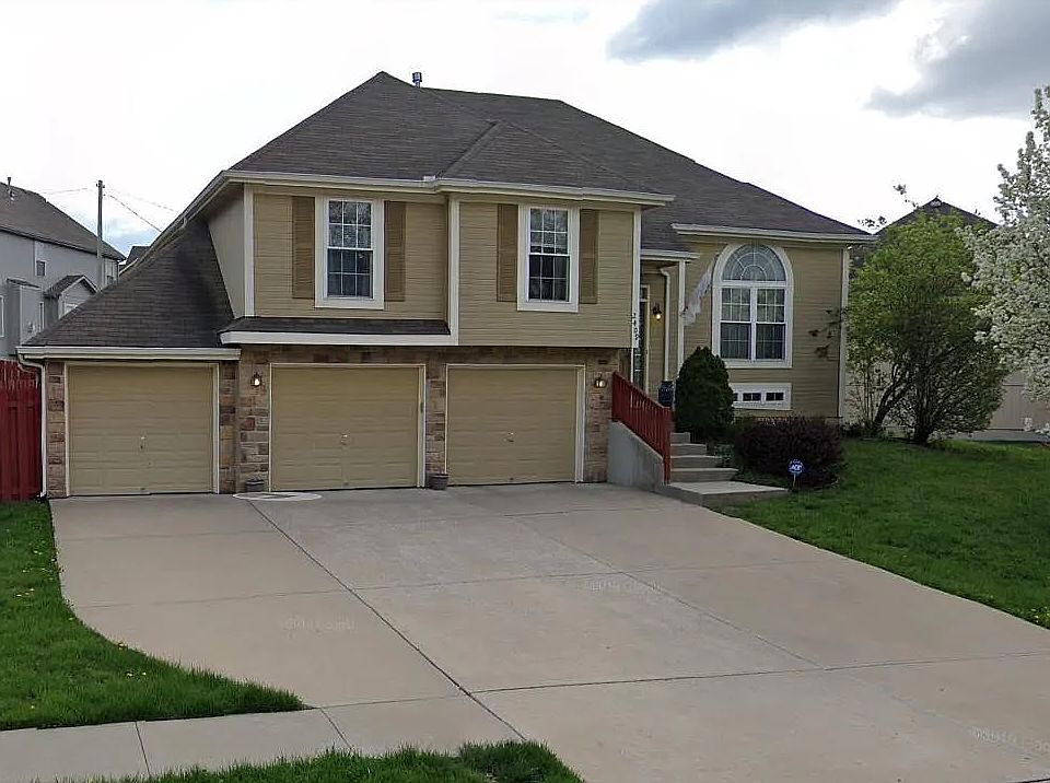1st image of 2409 S 24th St