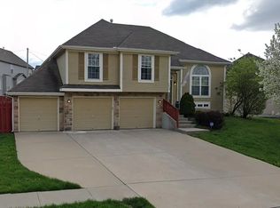 2409 S 24th St, Leavenworth, KS 66048