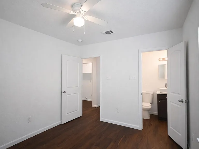 916 Parkway St — Photo 8