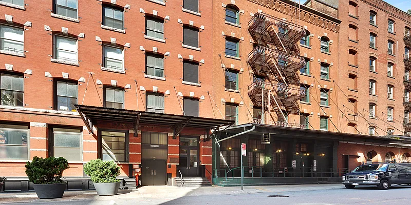 Rented by Douglas Elliman | media 31