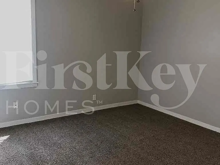 5436 Woodson Rd — Photo 11