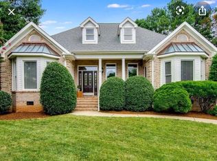 8 Foxfire Ct, Greensboro, NC 27410