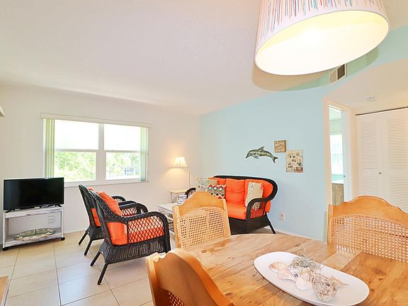 4th image of 1528 SE Royal Green Circle #204