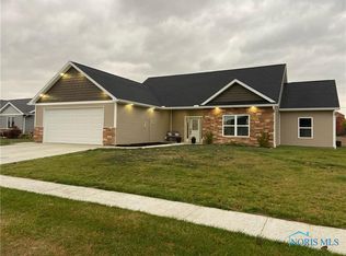 137 Maple Ln, Edgerton, OH 43517