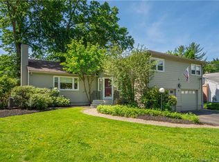 15 Dogwood Ln, West Hartford, CT 06117