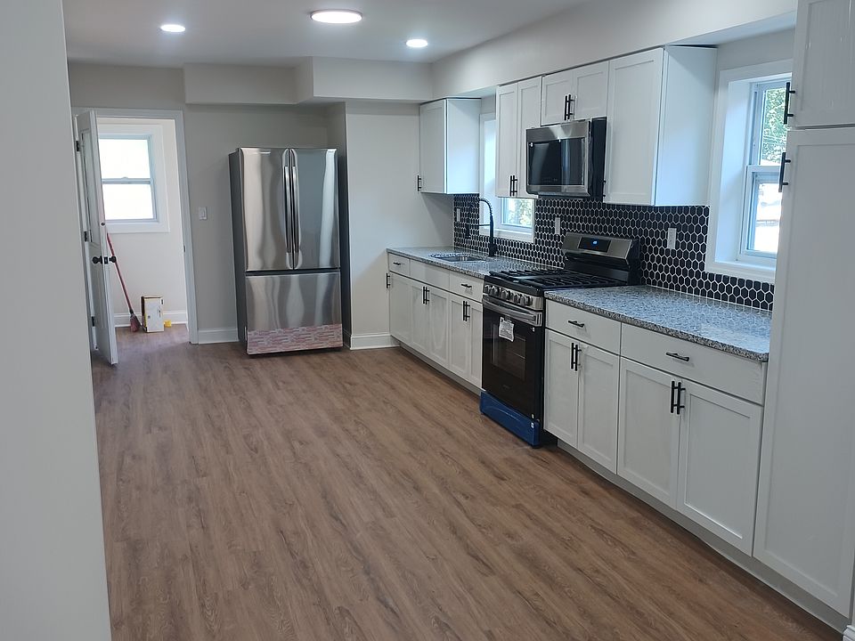 1st image of 3959 Delaware St