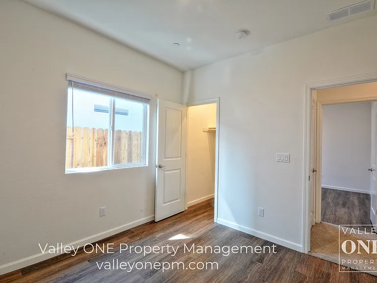 933 Tipton Ln — Photo 42
