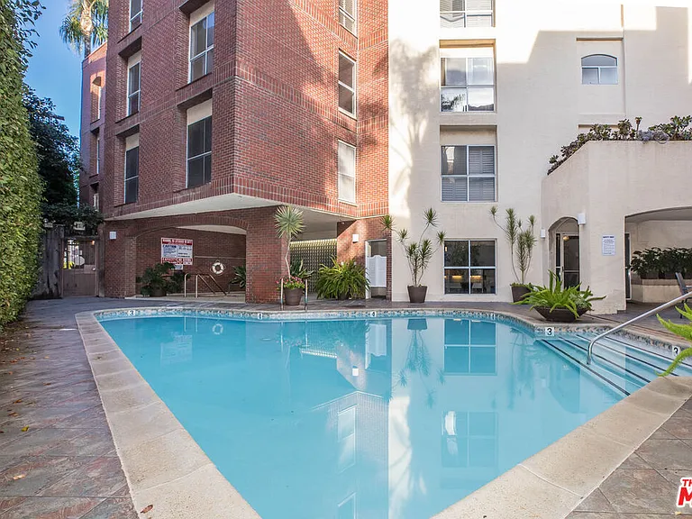 410 S Barrington Ave #205 — Photo 35