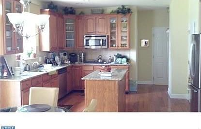 2nd image of 2602 Medina St