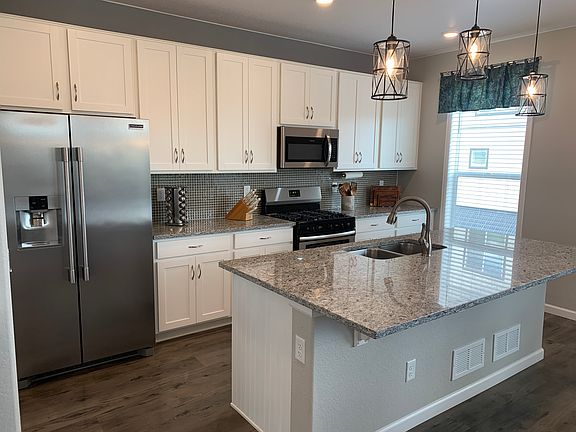 4th image of 1572 Castle Creek Cir