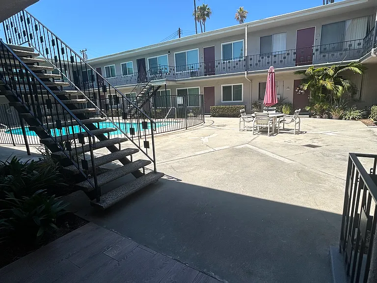 2425 Carson St #20 — Photo 13