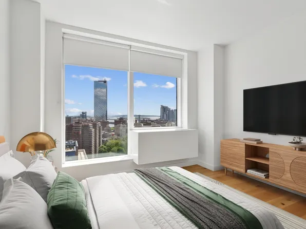 180 Broome Street 2303 image 2 of 14