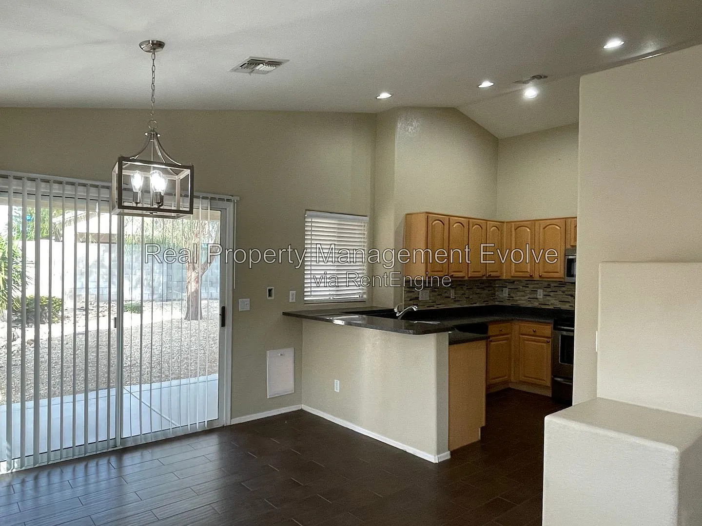 3 bed, 2.0 bath, 1520 sqft, $1,995 — Photo 3