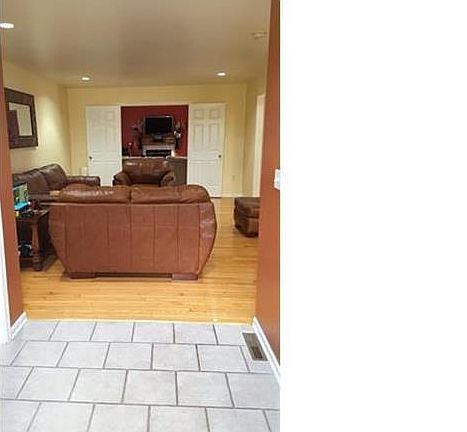 2nd image of 1388 Howard Ln