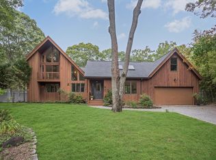 5 Oak Ln, Hampton Bays, NY 11946