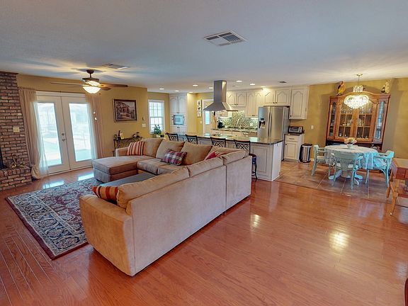 3rd image of 217 Wynnwood Cir