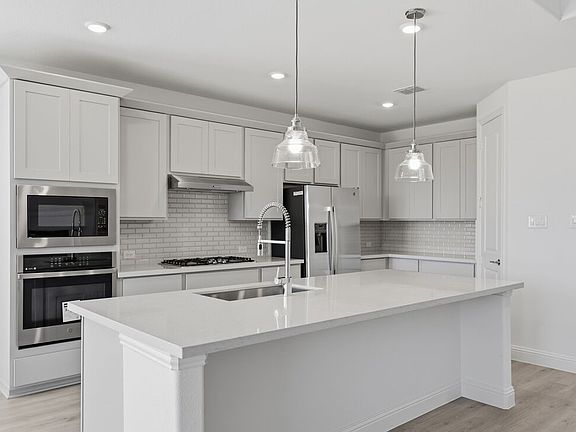 3rd image of 825 Cottontail Way