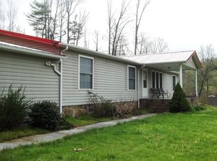 300 Elvis Edwards Dr, Green Mountain, NC 28740