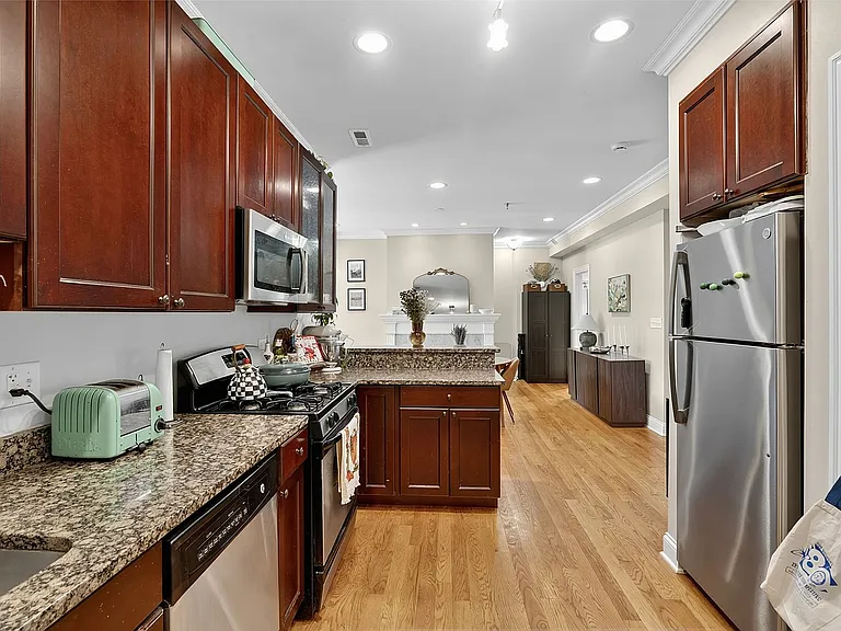 Hinman Court Condos — Photo 30