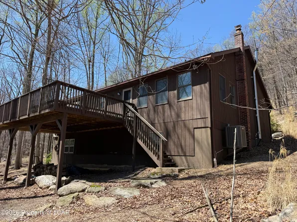 16 Iroquois Cir, Hazleton, PA 18202