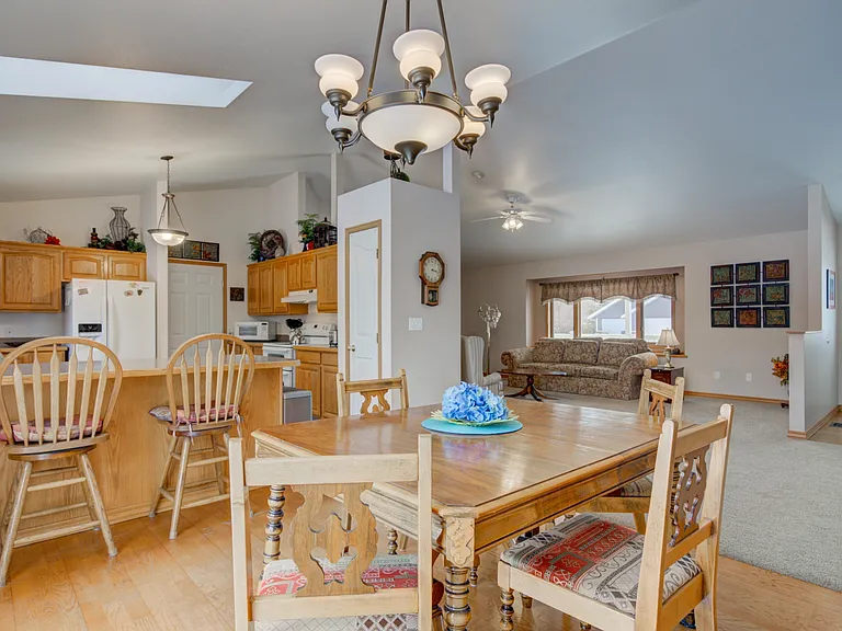 402 S Yellowstone Ave — Photo 49