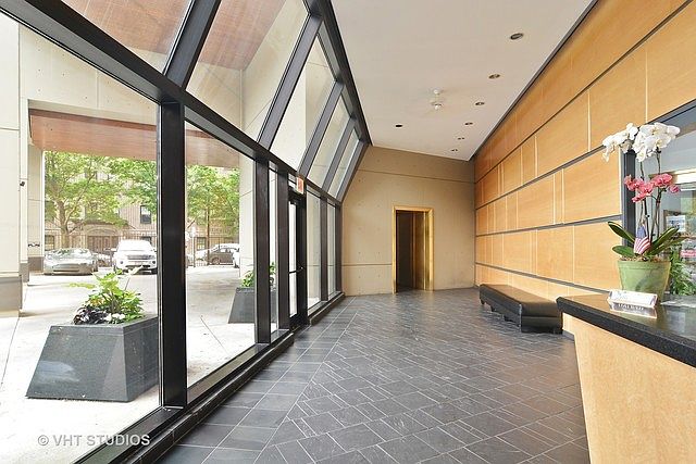 1st image of 345 W Fullerton Pkwy APT 901