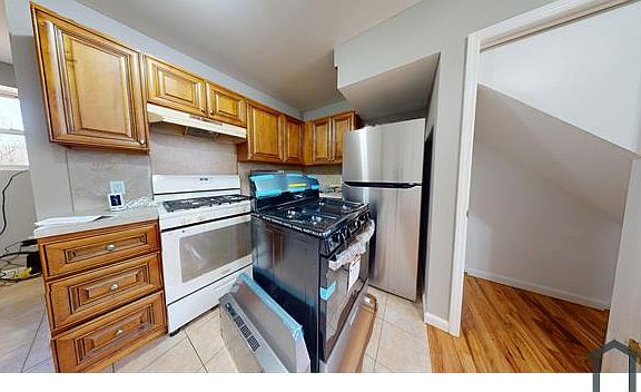 4th image of 136 Osgood Ave #Penthouse