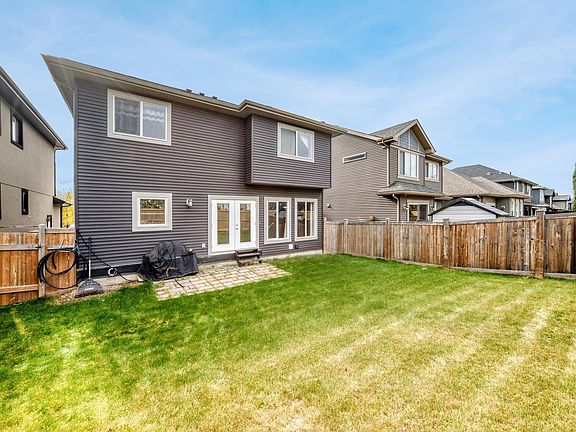 5th image of 3179 Winspear Cres SW