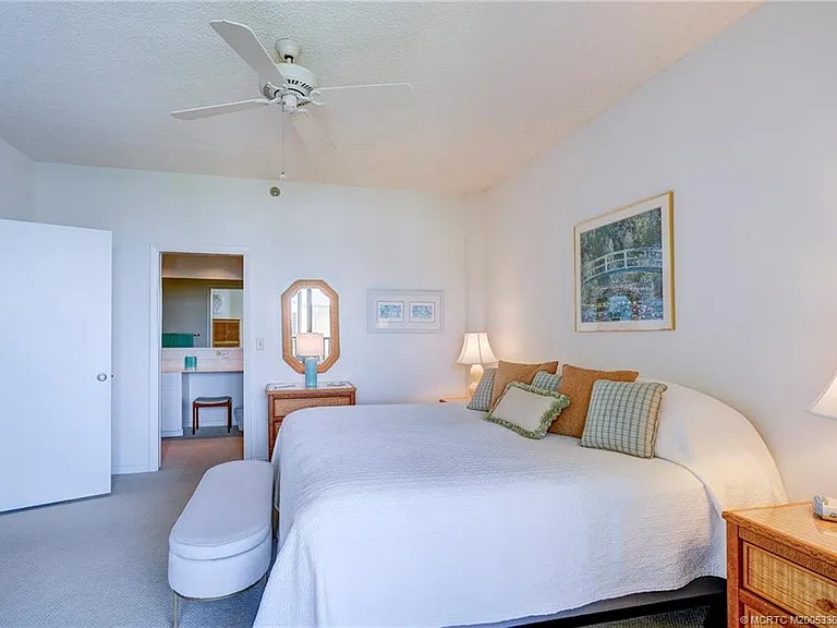 221 NE Plantation Rd #407 — Photo 36