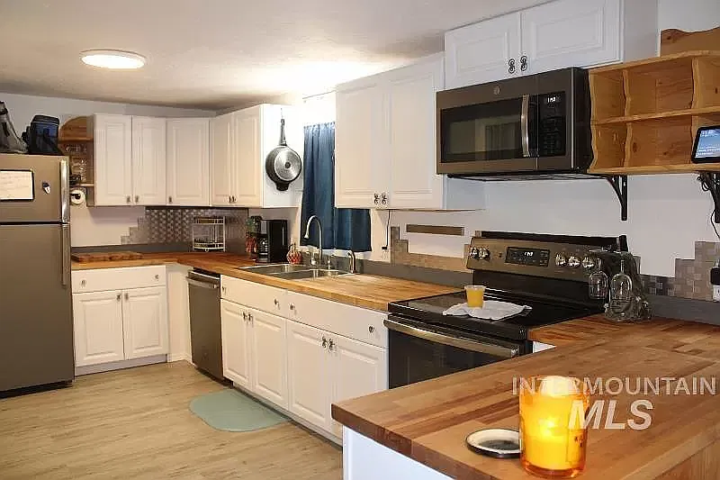 3 bed, 1452 sqft, $1,950 — Photo 2