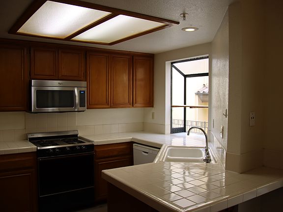 4th image of 460 S Oakland Ave APT 111