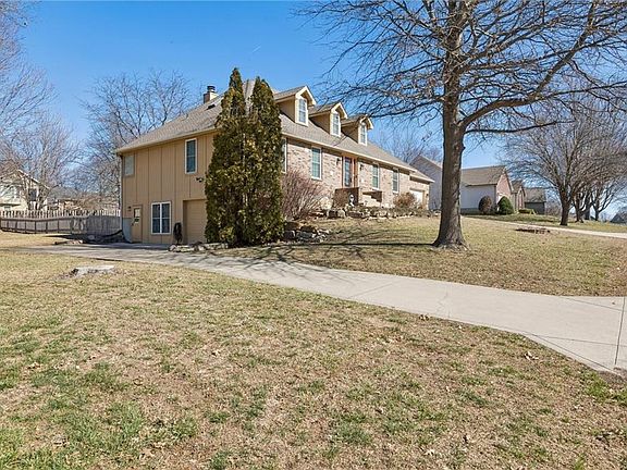 3rd image of 15424 Poplar St