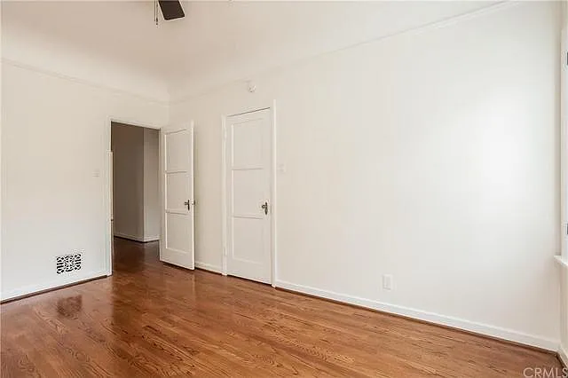 1125 S Hayworth Ave — Photo 15
