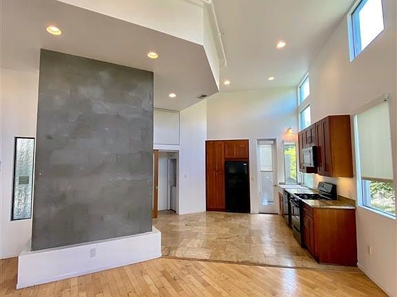 2nd image of 3244 Nimitz Blvd Unit 6