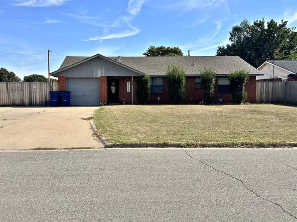 235 Deer Dr, Cache, OK 73527
