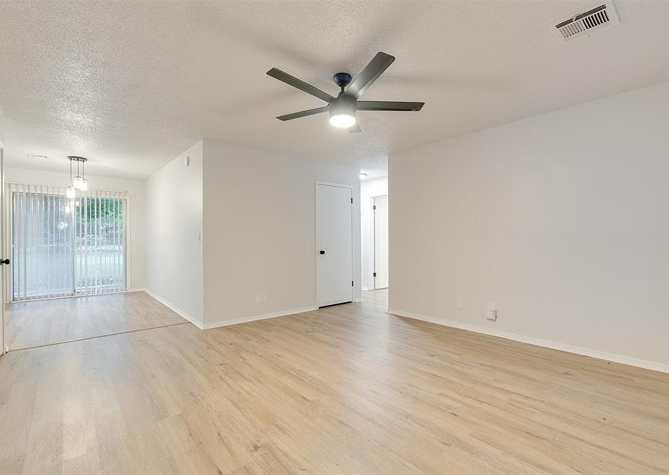 1st image of 304 Linda Ln