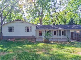 5381 Blackhawk Dr, Acworth, GA 30102