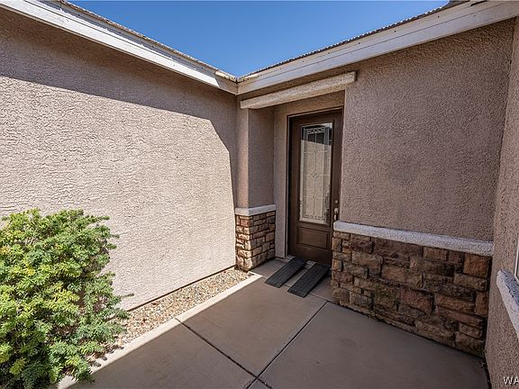 4th image of 555 Downey Drive