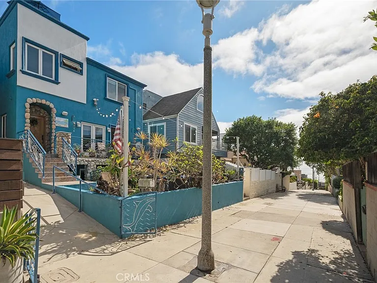 310 30th St — Photo 2