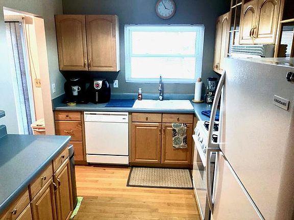 3rd image of 1S720 Essex Ln