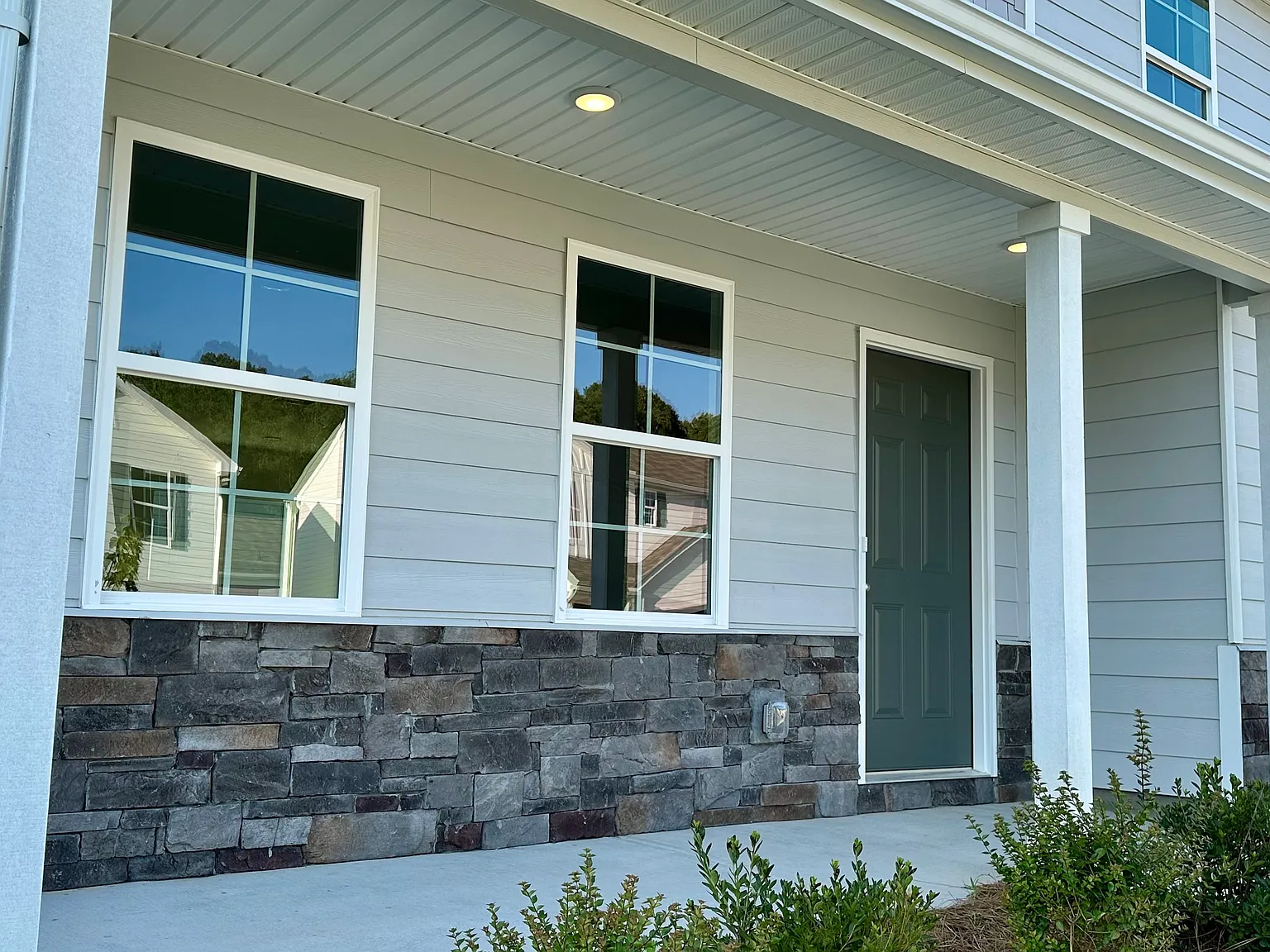 4 bed, 1900 sqft, $2,145 — Photo 2