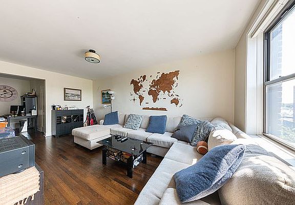 4th image of 4821 40th St APT 5B