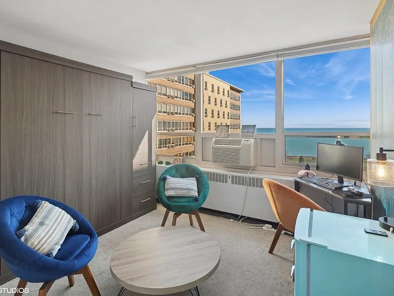 3950 N Lakeshore Dr #2015 — Photo 11