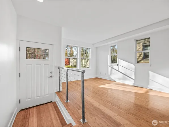 2670 SW Sylvan Heights Drive, Seattle, WA 98106