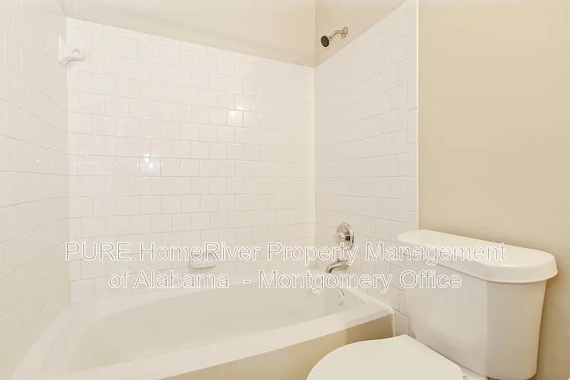 3 bed, 2.0 bath, 1161 sqft, $925 — Photo 2