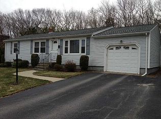 147 Pheasant Dr, Cranston, RI 02920
