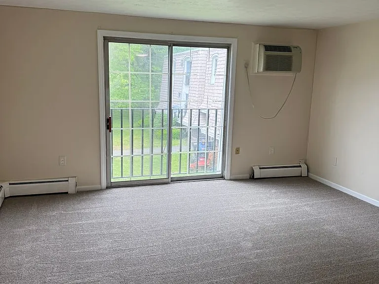 1188 Middle Tpke W — Photo 3