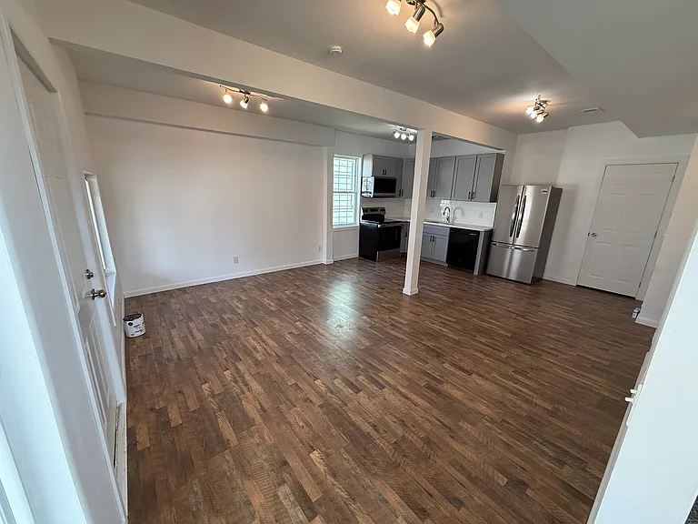 234 S Ewing St — Photo 2